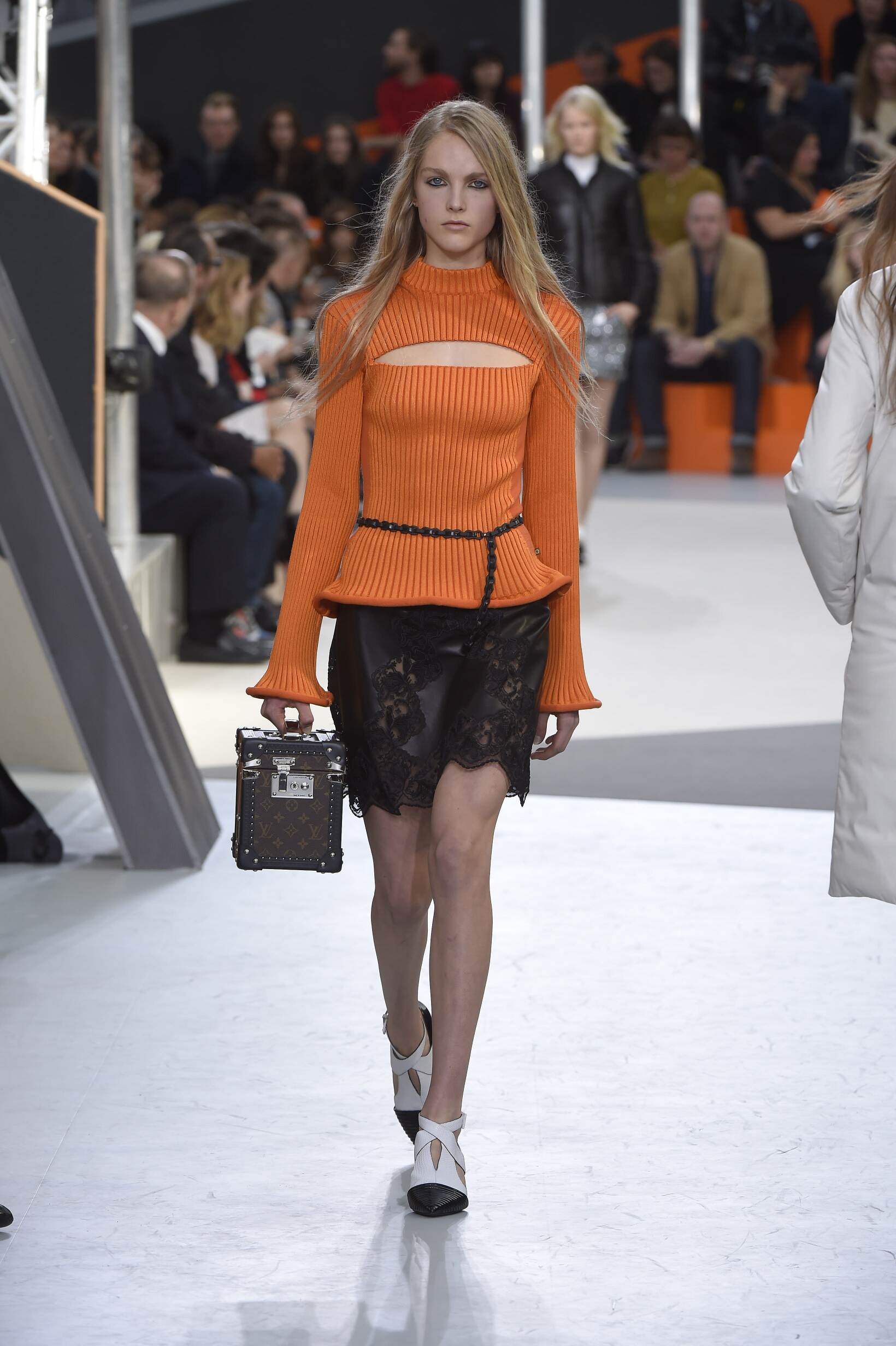 LOUIS VUITTON FALL WINTER 2015-16 WOMEN’S COLLECTION | The Skinny Beep