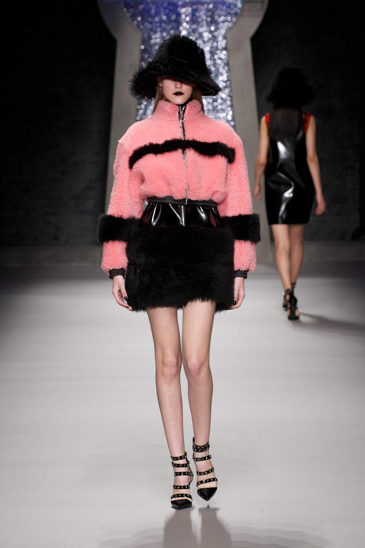 Runway Ashley Williams Fall Winter 2015 16 Women's Collection London Fashion Week Runway Ashley Williams Fall Winter 2015 16 Women's Collection London Fashion Week