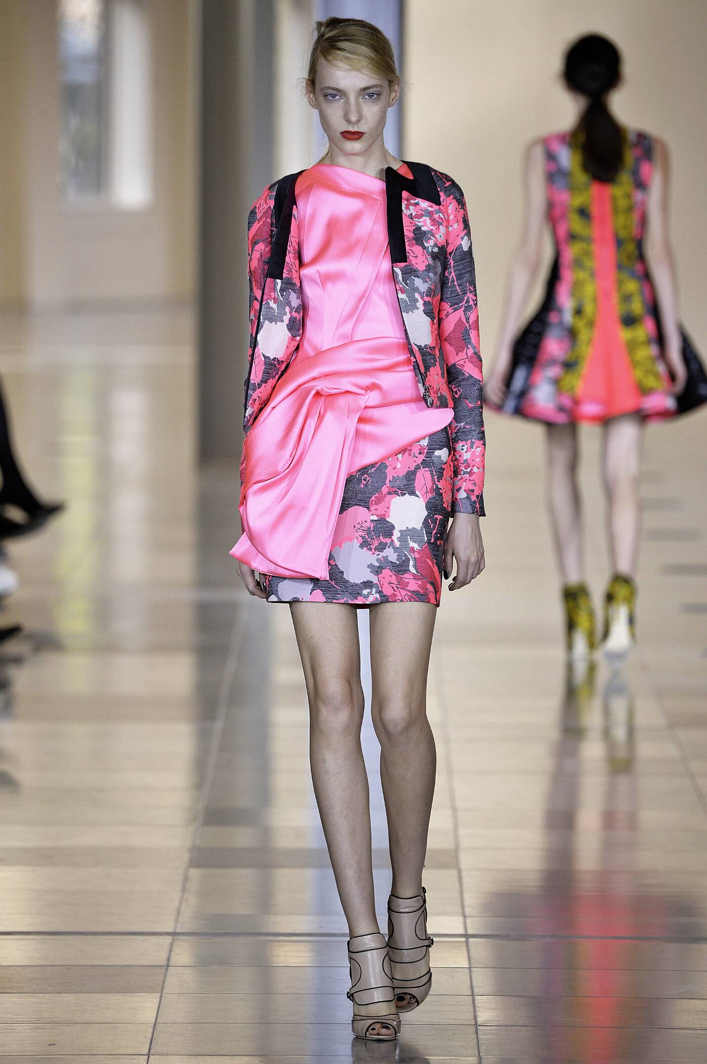 Antonio Berardi Fall Winter 2015 16 Womenswear Collection London Fashion Week Fashion Show Antonio Berardi Fall Winter 2015 16 Womenswear Collection London Fashion Week Fashion Show