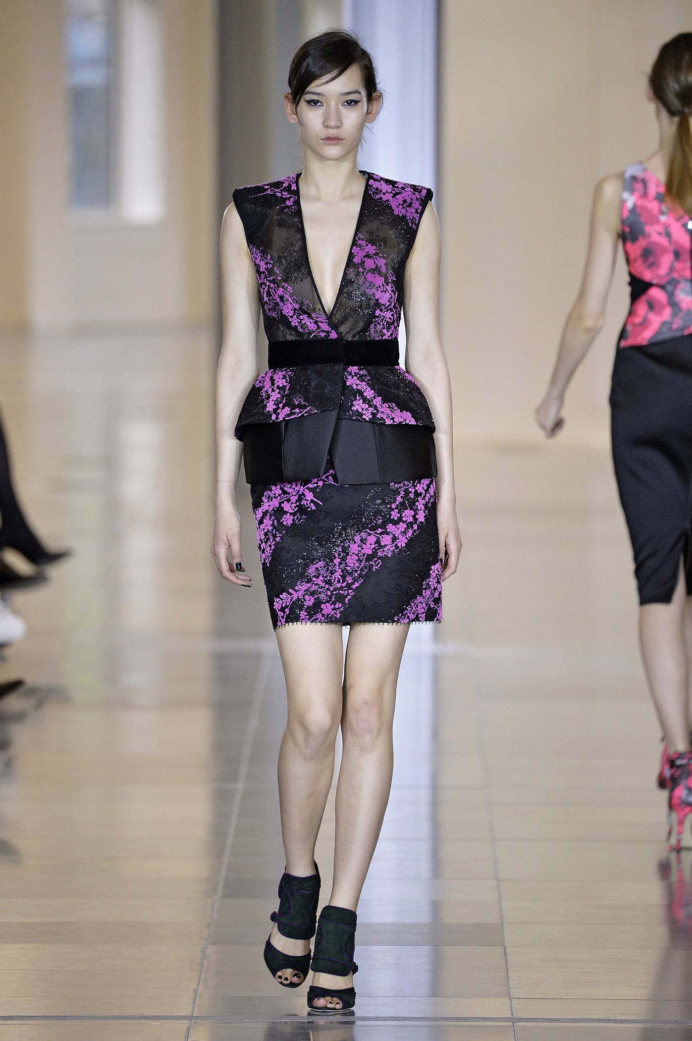Runway Antonio Berardi Fall Winter 2015 16 Women's Collection London Fashion Week Runway Antonio Berardi Fall Winter 2015 16 Women's Collection London Fashion Week