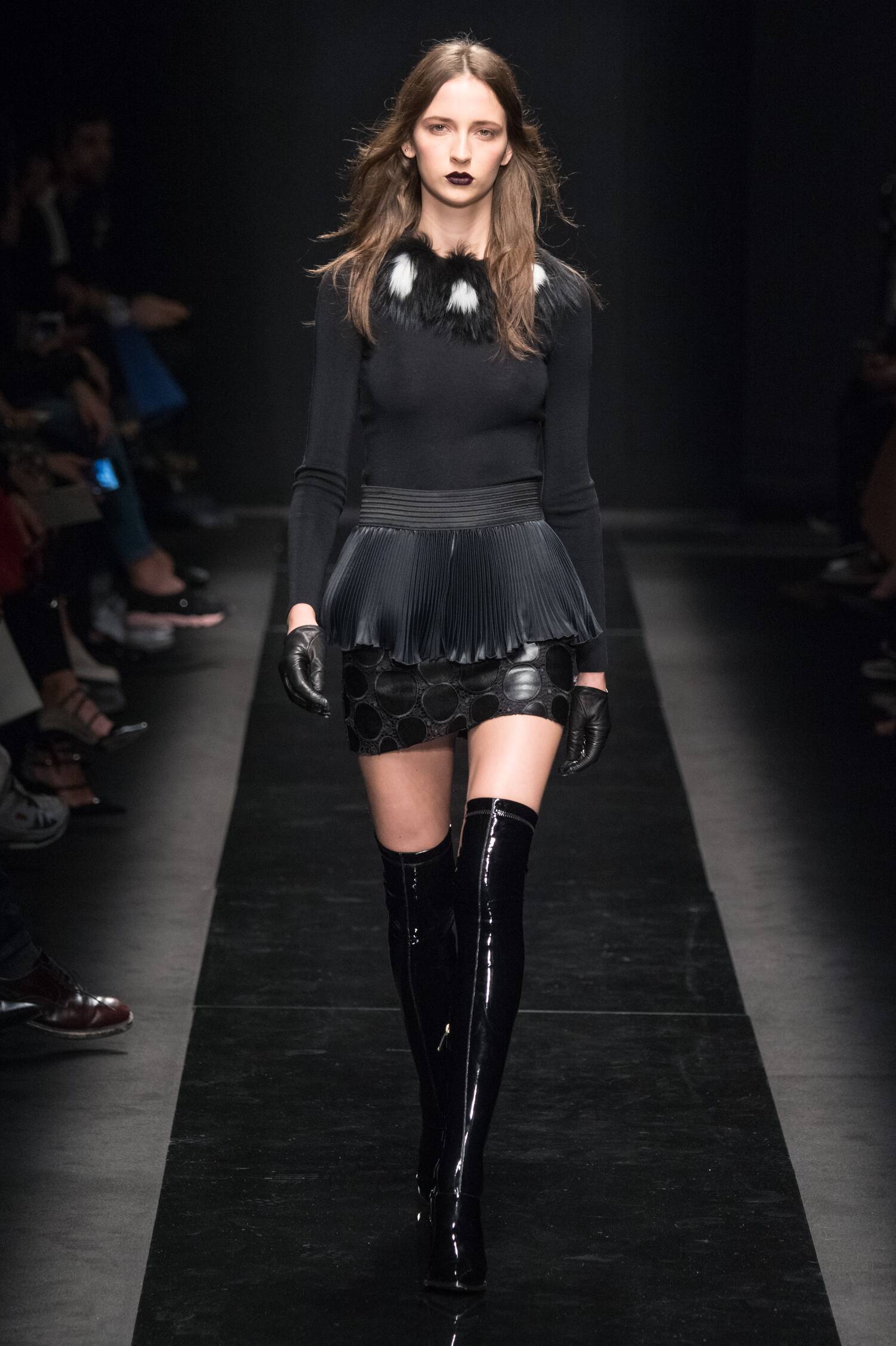 2015 Fashion Woman Model Emanuel Ungaro Collection Catwalk