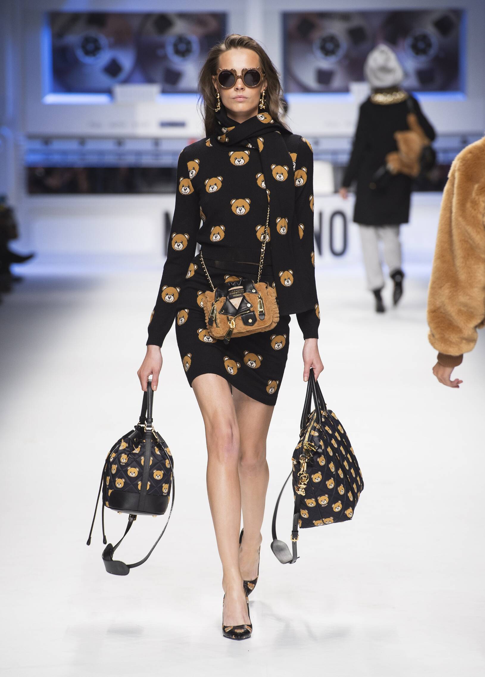 MOSCHINO FALL WINTER 2015-16 WOMEN'S COLLECTION | The Skinny Beep