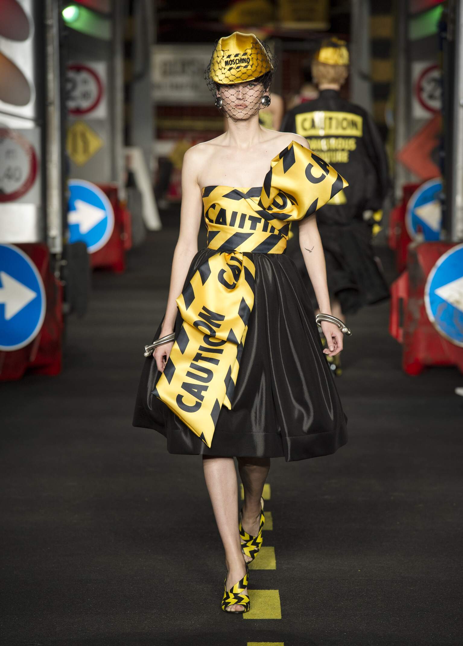 MOSCHINO SPRING SUMMER 2016 WOMEN'S COLLECTION | The Skinny Beep