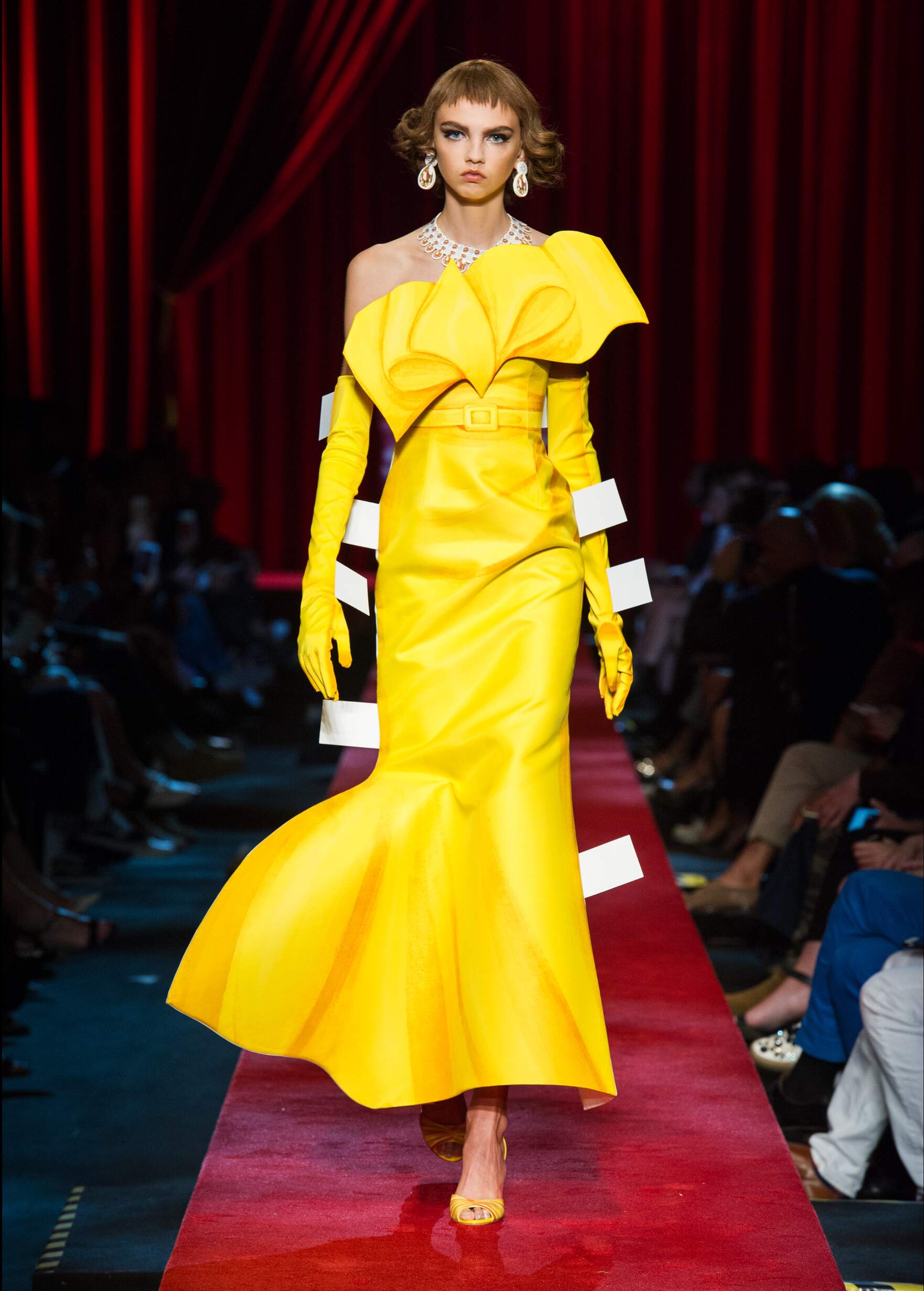 Milan Fashion Week 2017 Woman Style Moschino