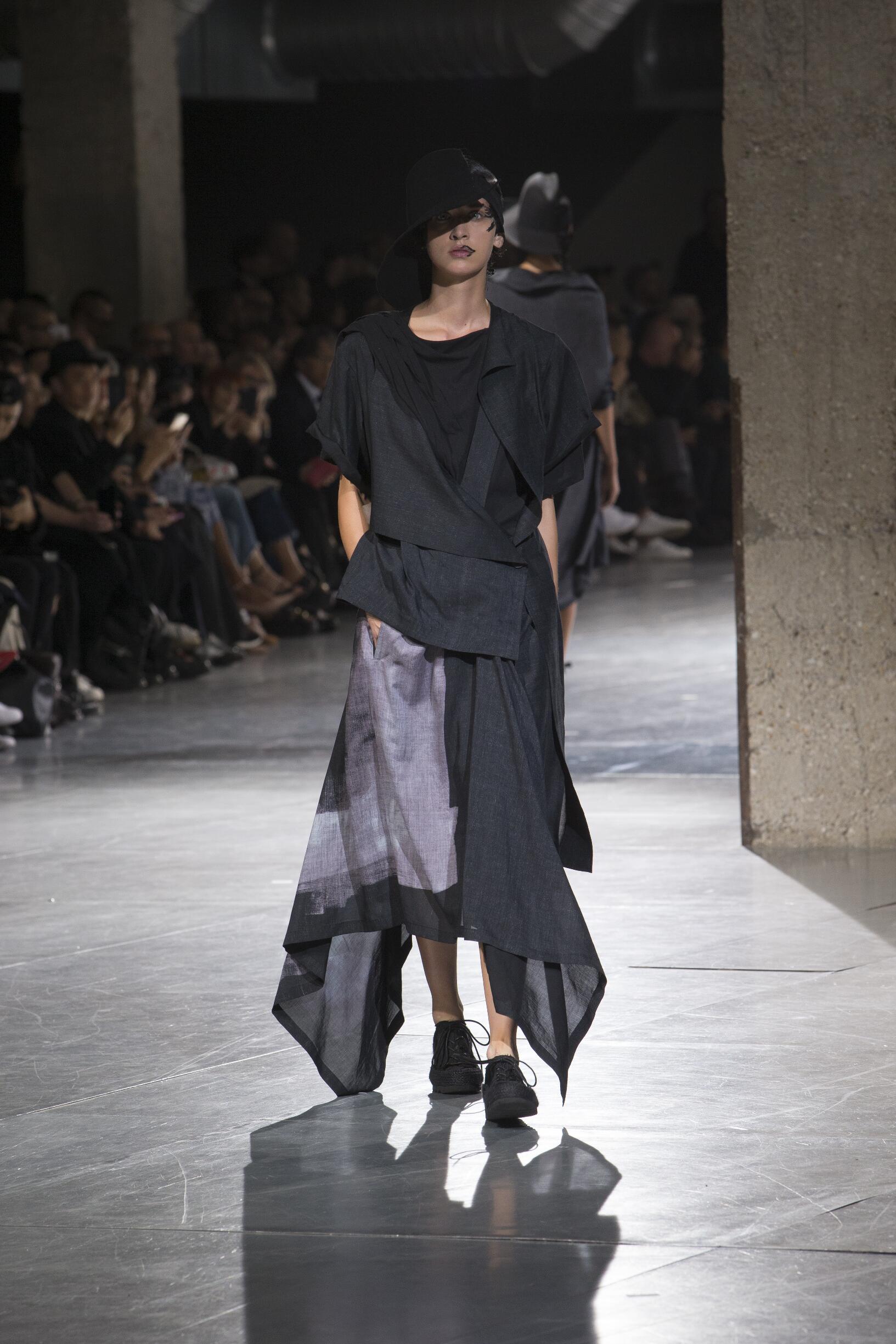 Fashion Woman Model Yohji Yamamoto Catwalk
