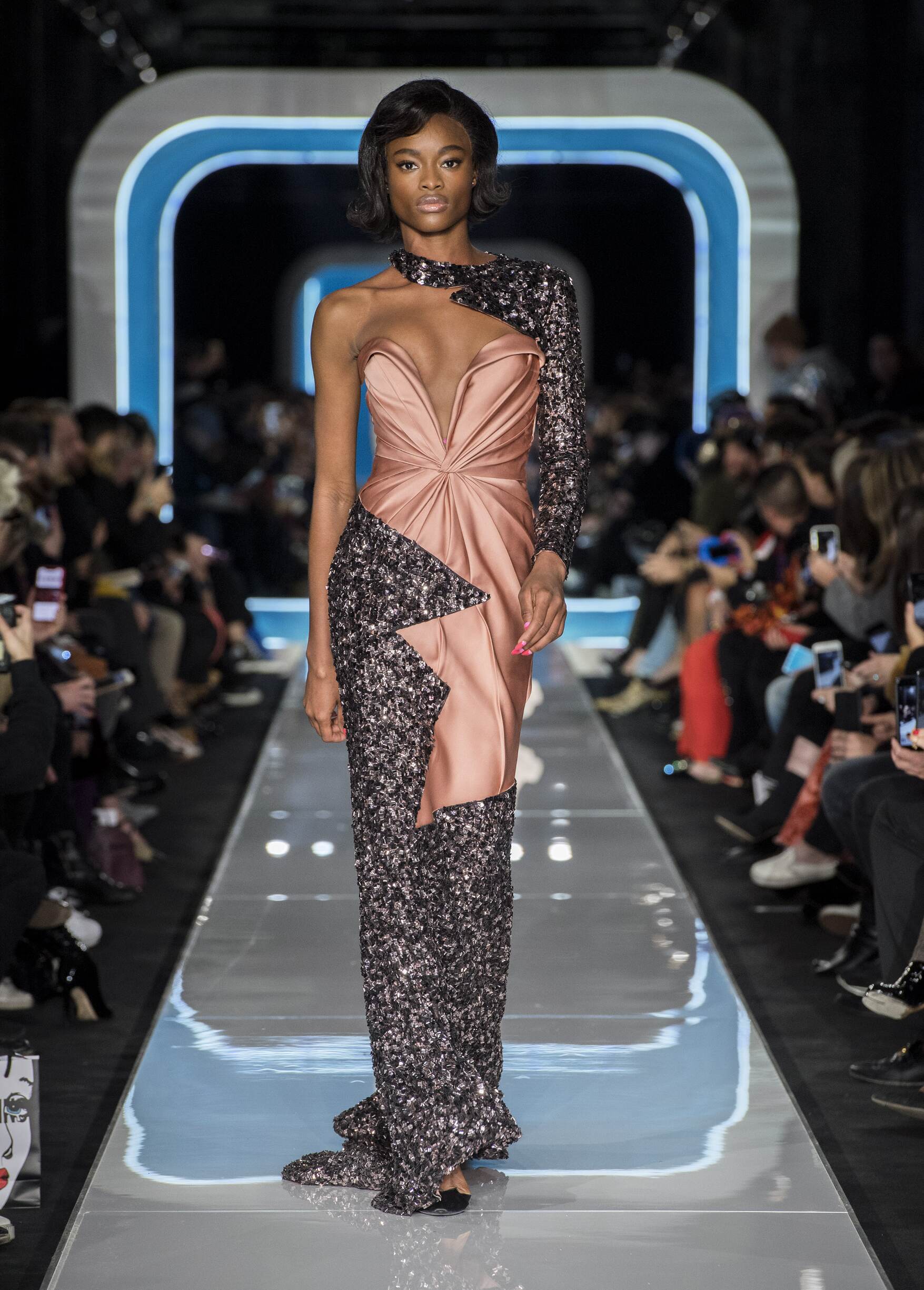 Fashion 2018-19 Trends Colors Moschino
