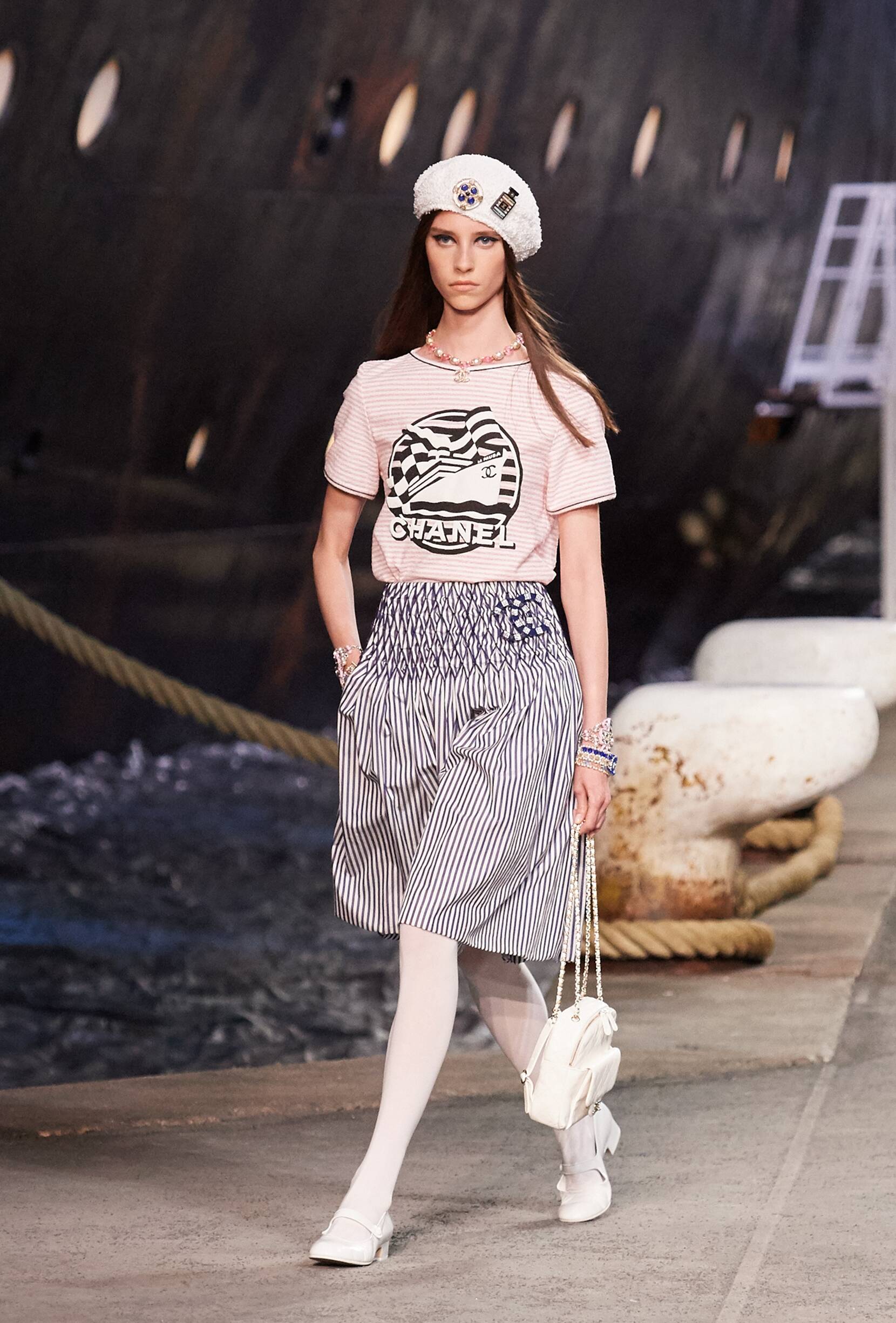 Chanel Cruise Collection 2018-19 Look 19 Paris