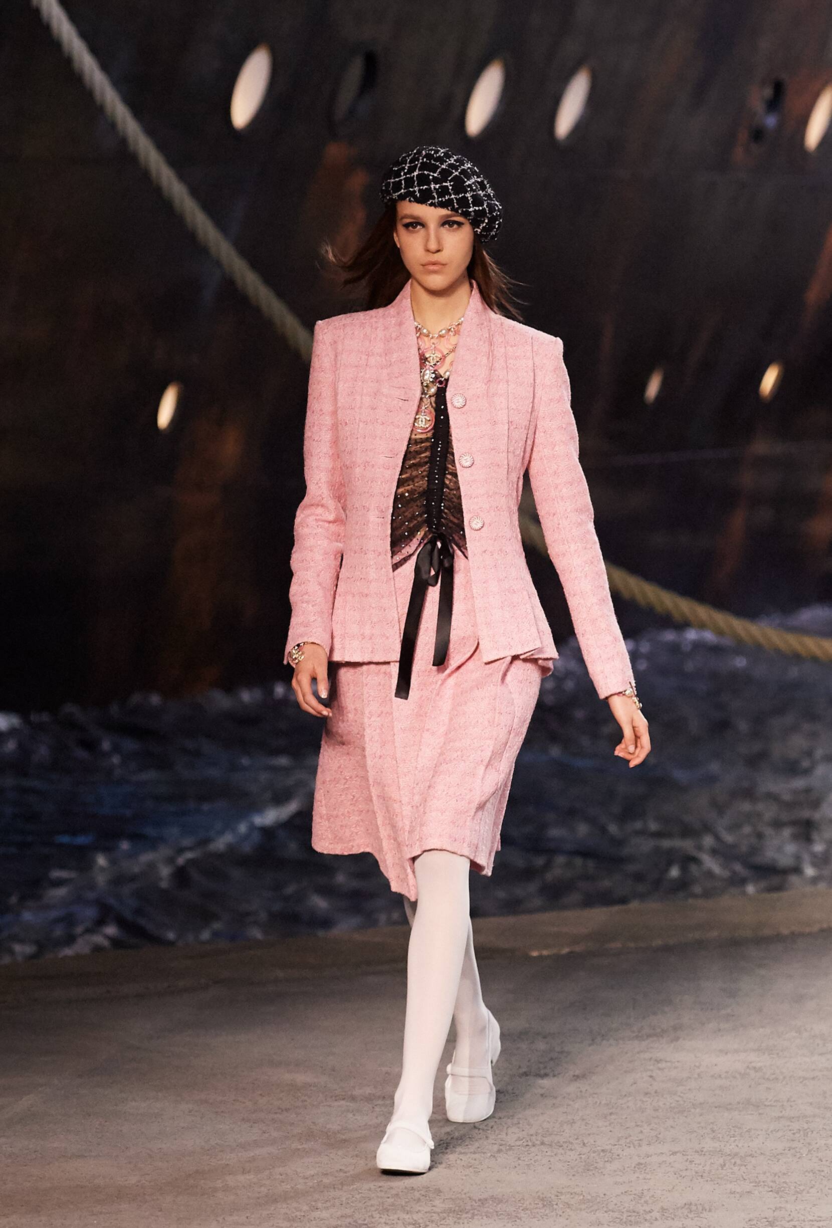 Chanel Cruise Collection 2018-19 Look 40 Paris