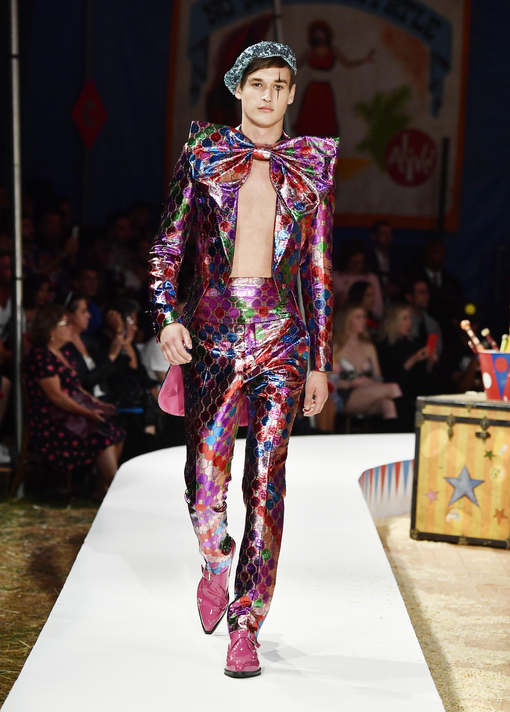 Moschino Spring Summer 2019 Menswear and Women's Resort Collection Look 10 Los Angeles