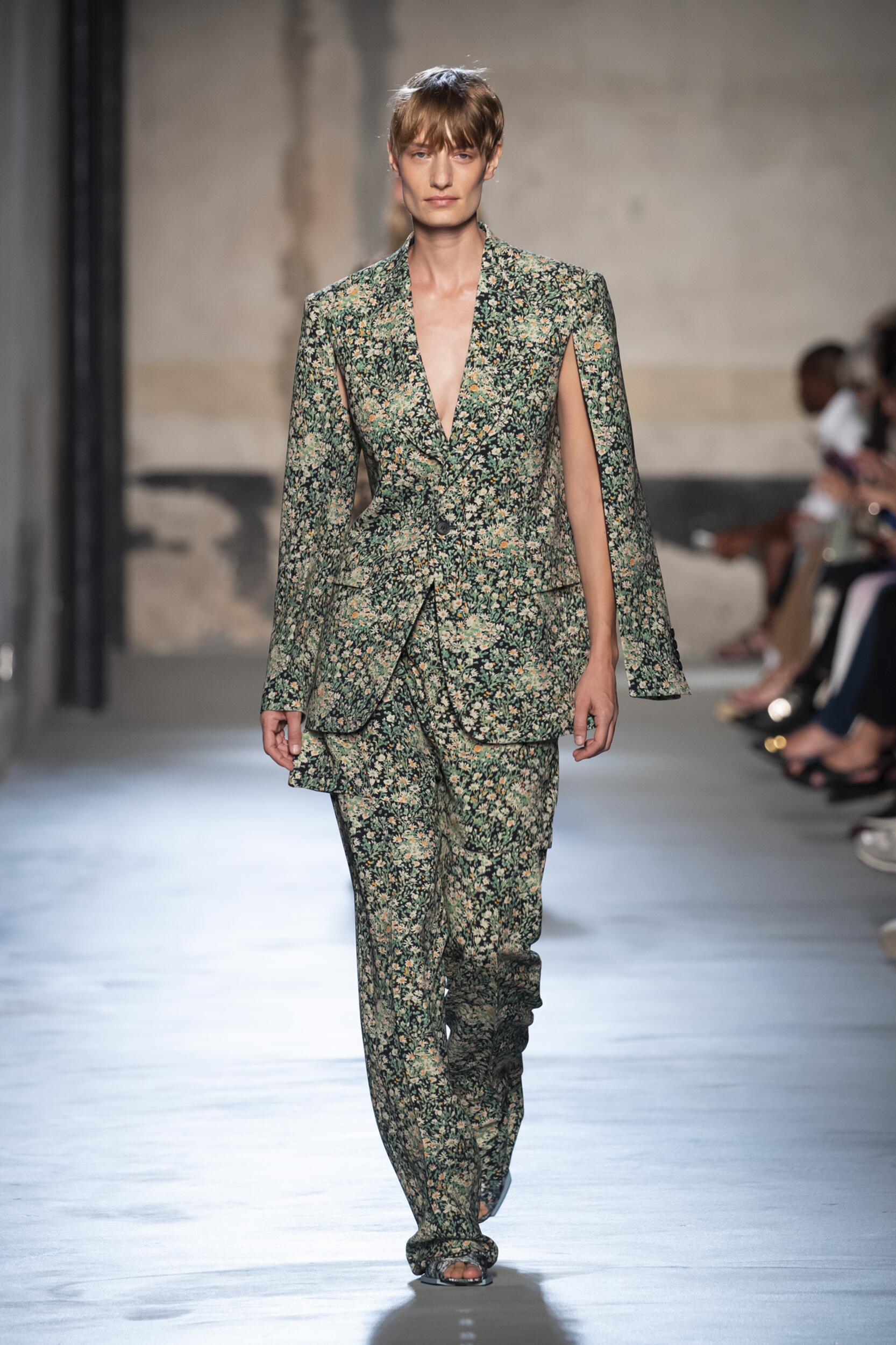 No. 21 Spring 2020 Ready-to-Wear Collection  Fashion, 2020 fashion trends,  Fashion week