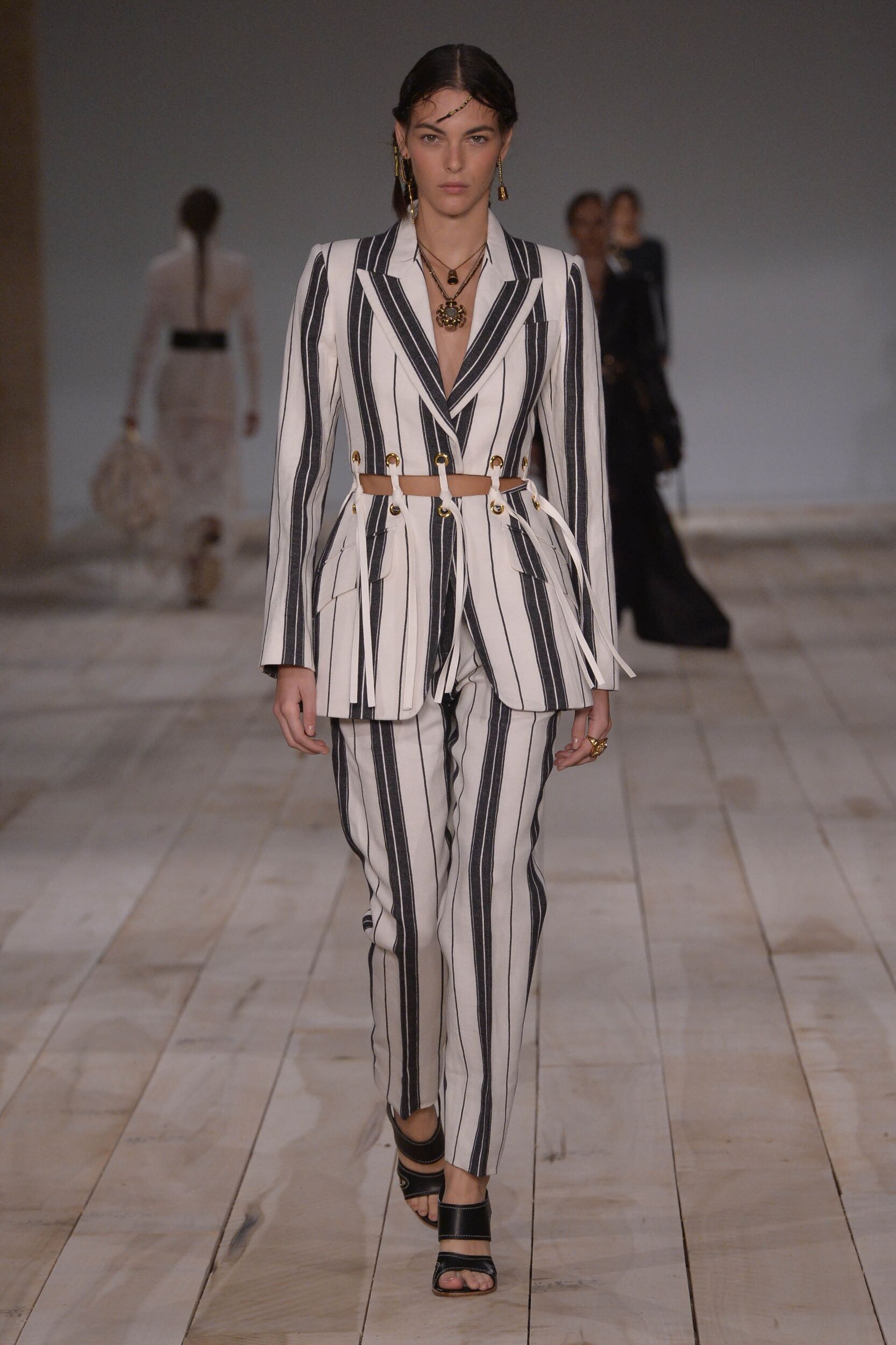 Alexander McQueen Fashion Show Alexander McQueen Fashion Show