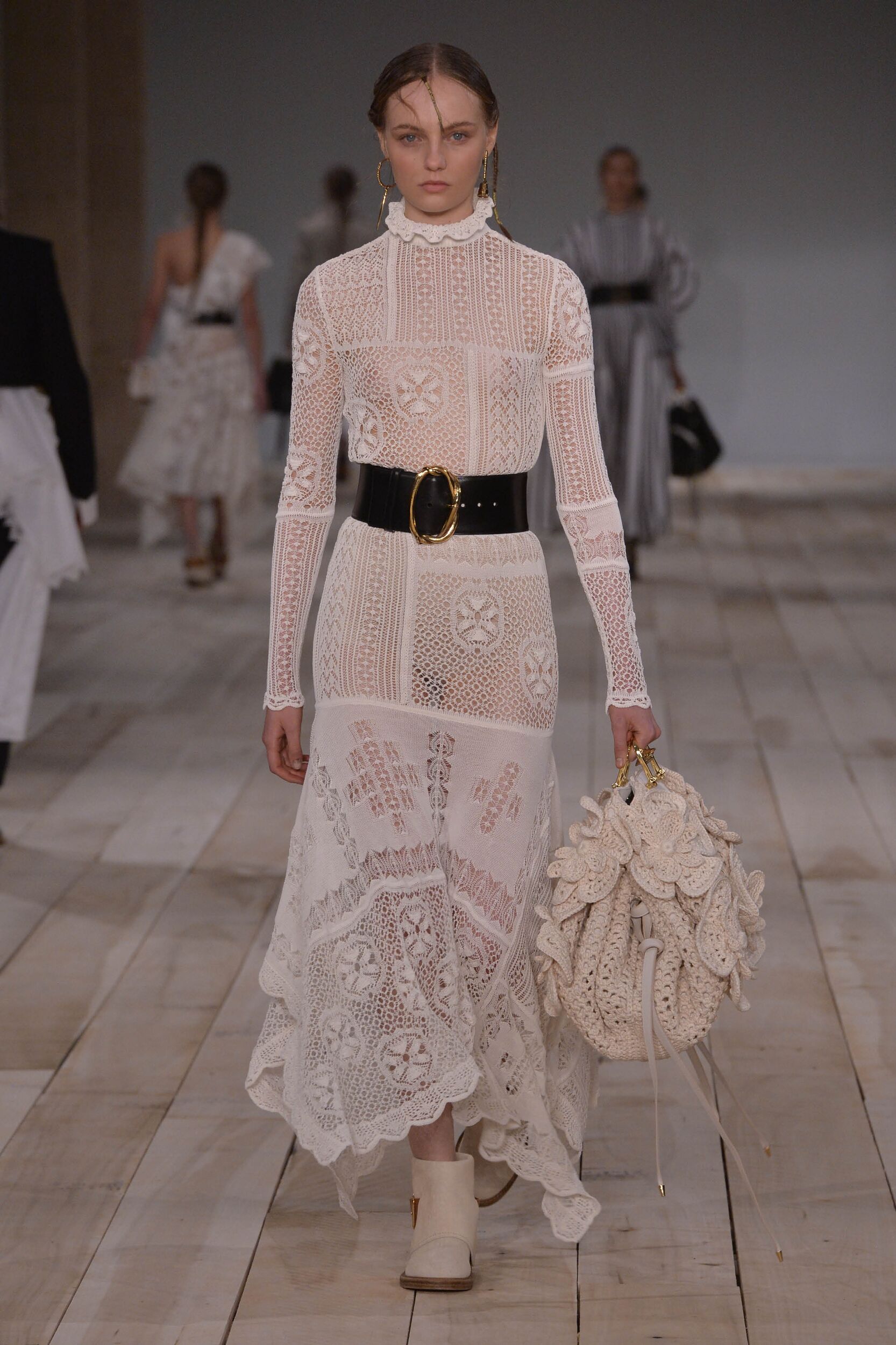 Alexander McQueen Paris Fashion Week Womenswear Alexander McQueen Paris Fashion Week Womenswear