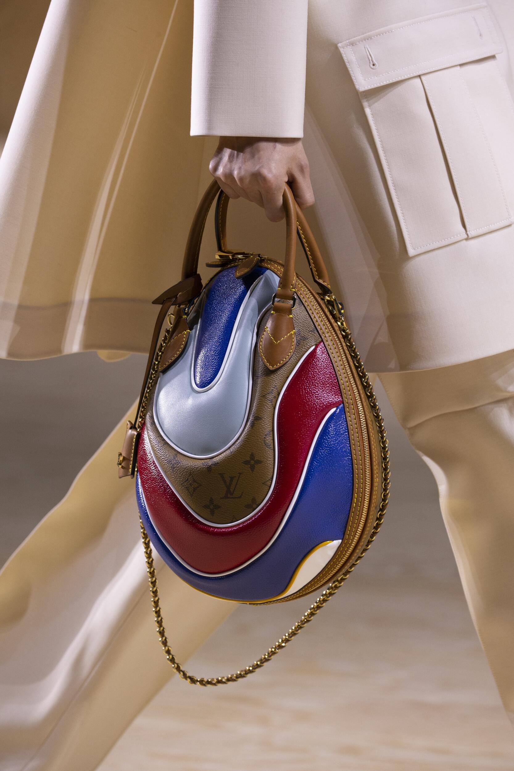 LOUIS VUITTON SPRING SUMMER 2020 WOMEN’S COLLECTION DETAILS | The Skinny Beep