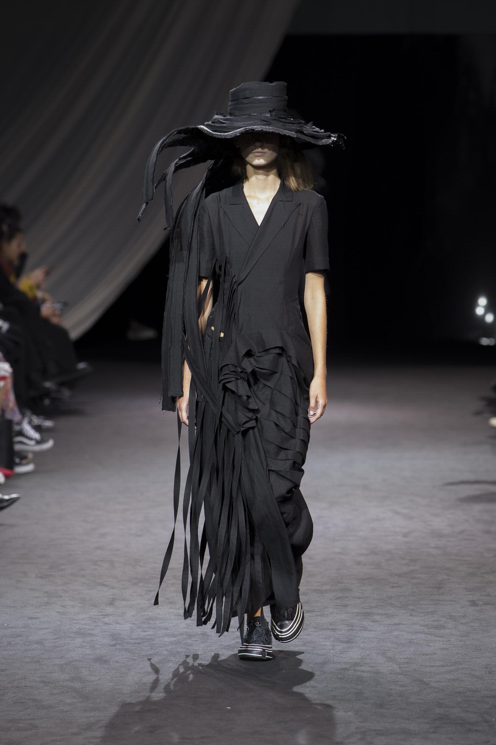 SS 2020 Yohji Yamamoto Fashion Show